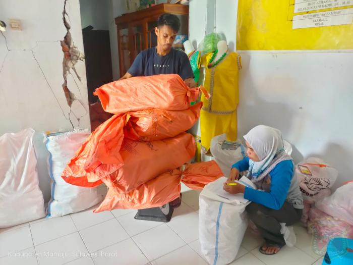 Bank Sampah Manakarra Keren Berhasil Kumpul Sampah Terpilah  Lebih 1 Ton Dalam Sehari